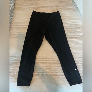 Nike 3/4 dri fit leggings size M
